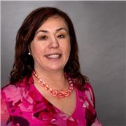 Als Gymnasial-Lehrerin der Sekundarstufe I und II biete ich professionellen Unterricht fuer alle Klassen bis zum LK Jg. 13 an